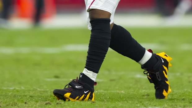 Arizona Cardinals quarterback Kyler Murray's black and gold Nike cleats.
